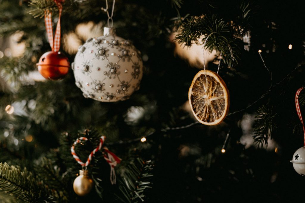 10 Budget Friendly Christmas Decorating Tips 3