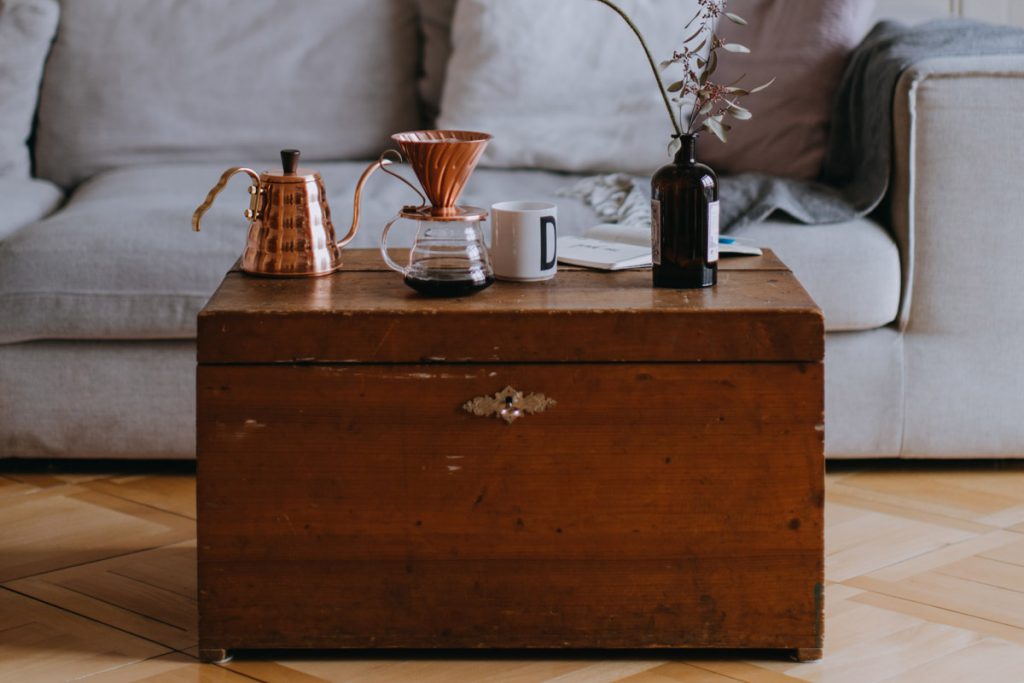 7 Landlord-Approved Hacks To Decorate a Rental Home 5