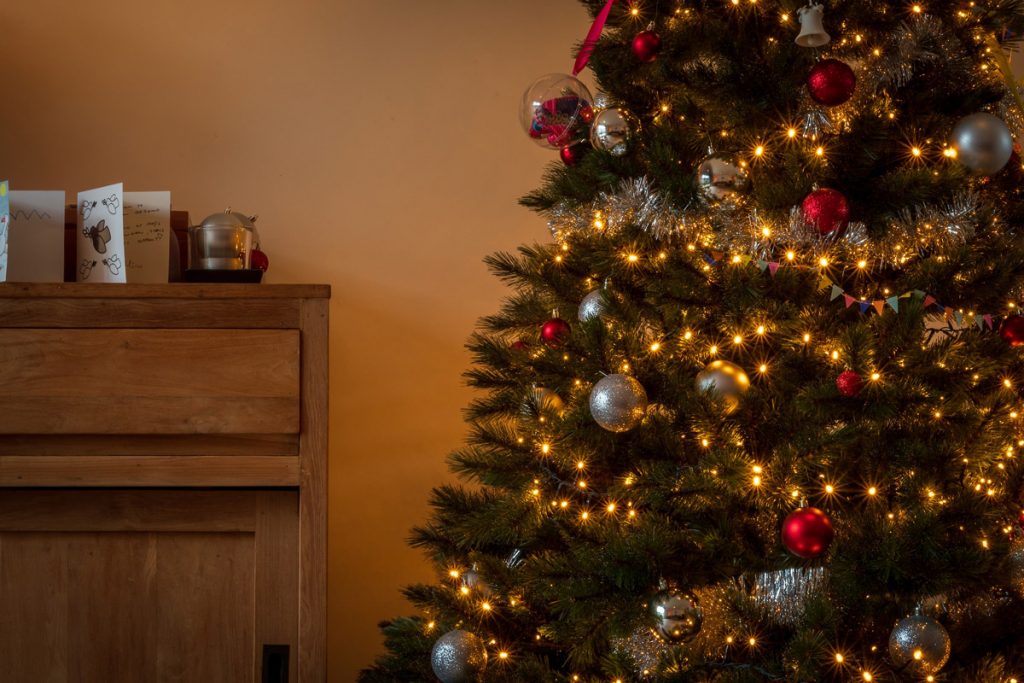 10 Budget Friendly Christmas Decorating Tips 4